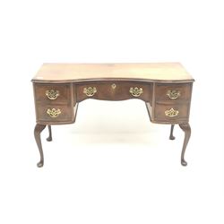 Early 20th century mahogany and rosewood kidney shaped desk, one long and four short drawers, cabriole legs on pad feet 