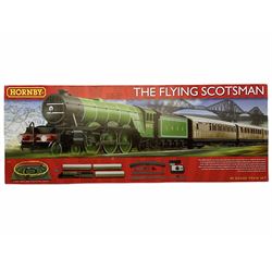 Hornby '00' gauge - Flying Scotsman electric train set with Class A3 4-6-2 locomotive 'Flying Scotsman' No.4472 and three teak style passenger coaches, boxed with TrakMat pack
