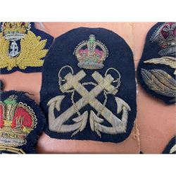 Quantity of WW1 and later Royal Navy and RAF cloth and metal badges and insignia
