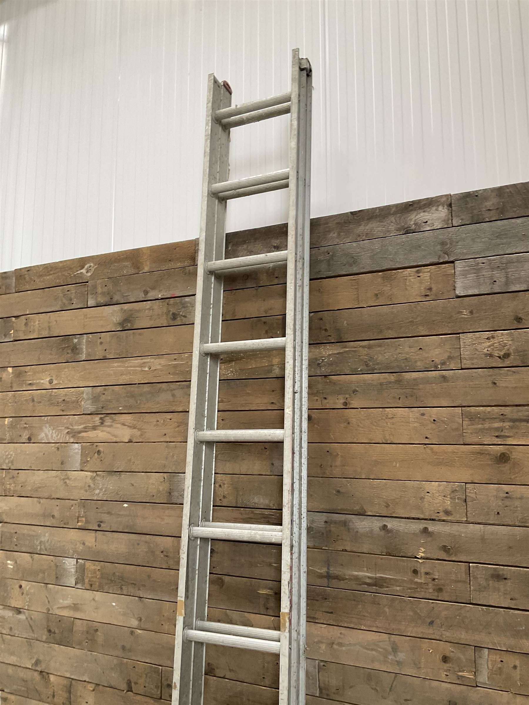 Clima pair extending aluminium ladders - 3.1m closed, extended 5.6m