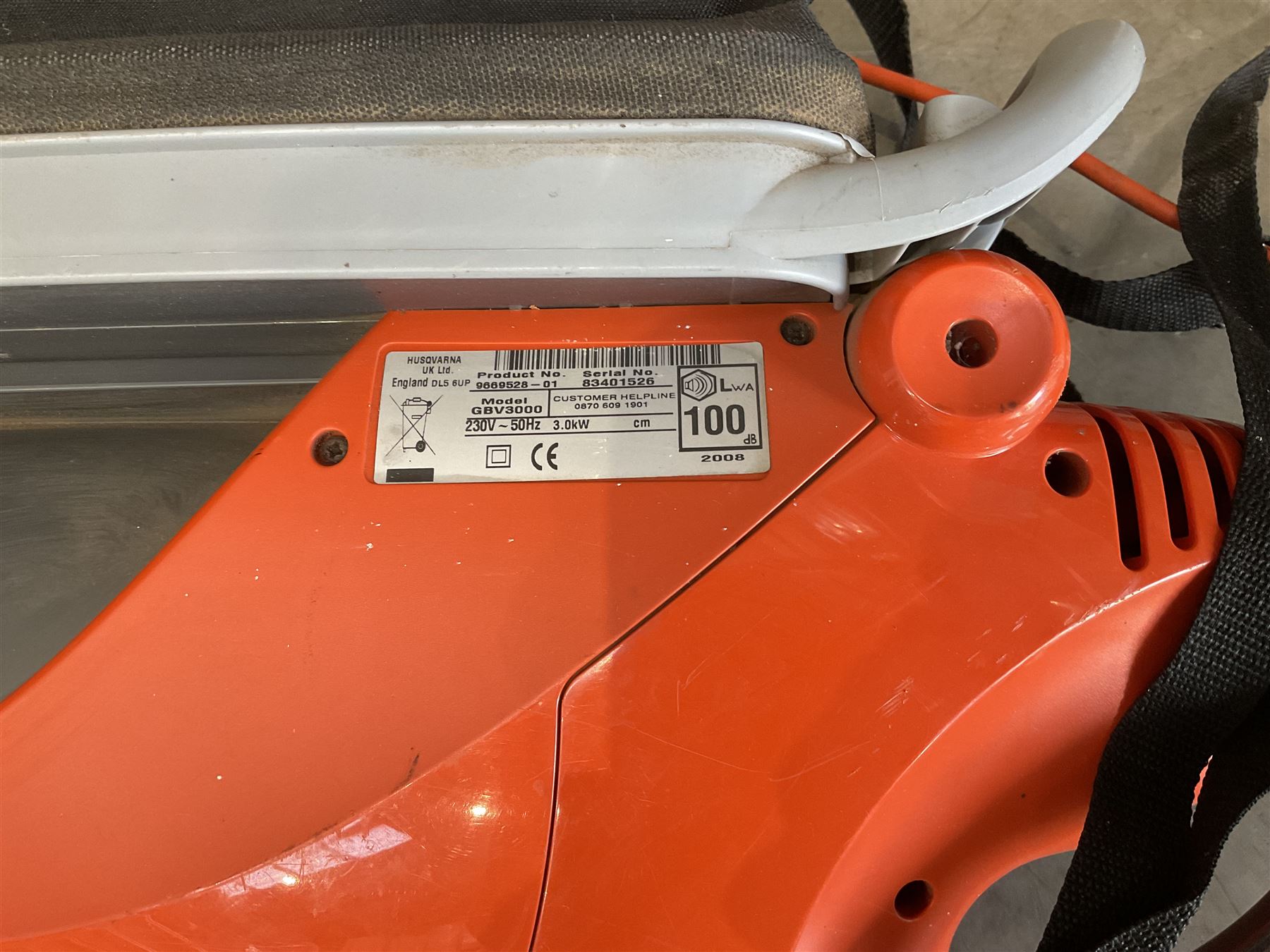 Flymo Scirocco 3000w leaf blower and EasiCut 500CT hedge trimmer (2)