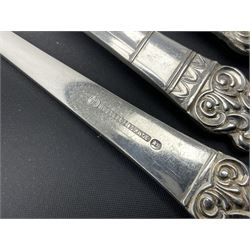Gee & Holmes Ltd Elizabethan pattern part canteen of silver plated cutlery, stamped GH Heritage Plate