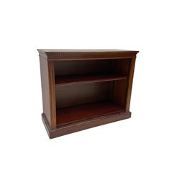 Georgian design mahogany open bookcase, dentil cornice over two adjustable shelves, flanked by fluted uprights