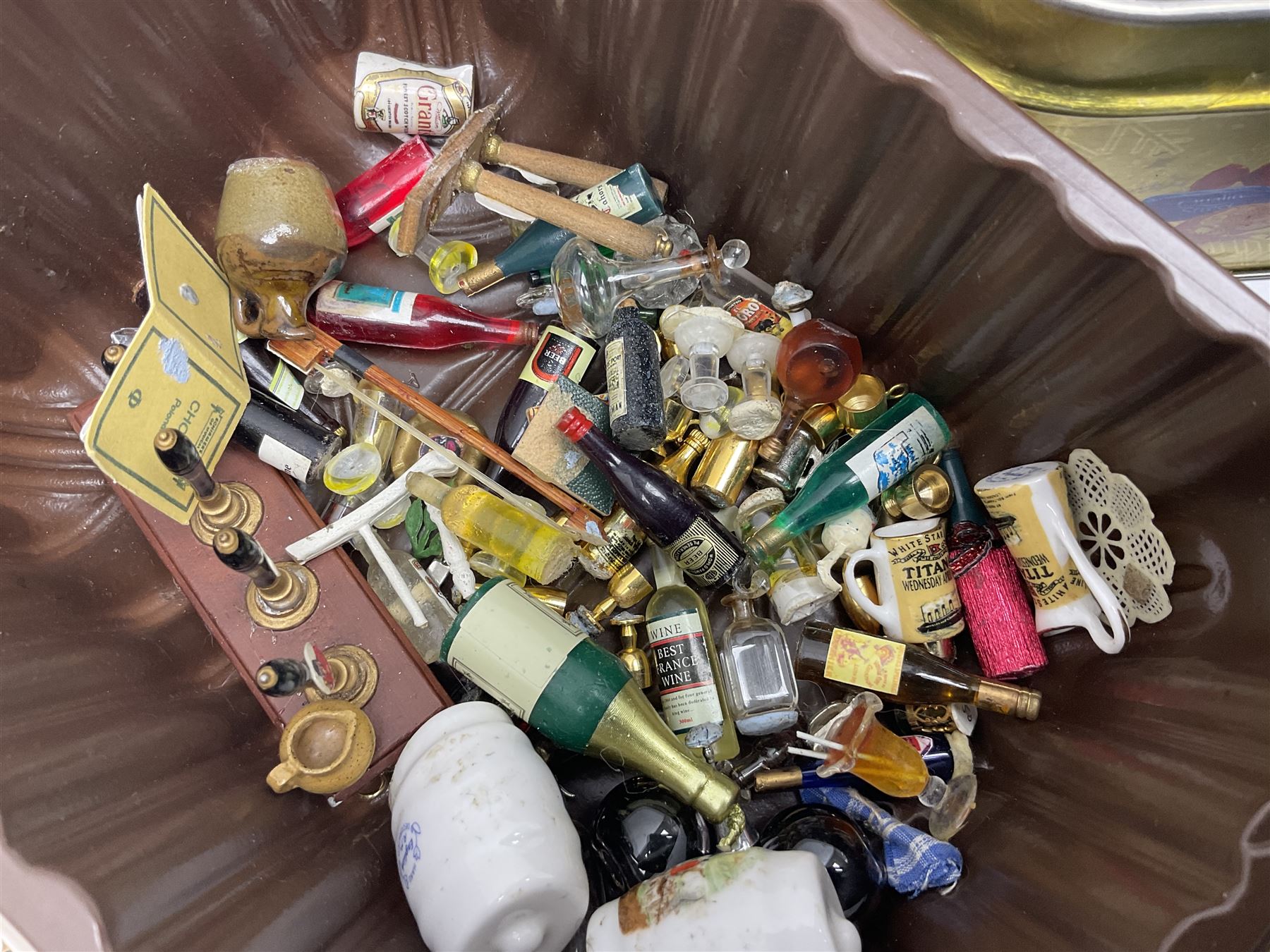 Collection of miniature dolls house pub accessories including wine bottles and glasses, together with miniature dolls house cafe food and accessories, plates, vases and wired and non-wired lighting including table lamps and ceiling lights 