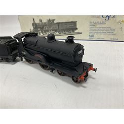 ‘00’ gauge - two kit built steam locomotives and tenders comprising GCR/LNER Class D6 4-4-0 Pollitt Passenger Engine no.2106 finished in LNER black with DJH Models box; Class D9 4-4-0 ‘Queen Mary’ no.62307 finished in BR black (2) 