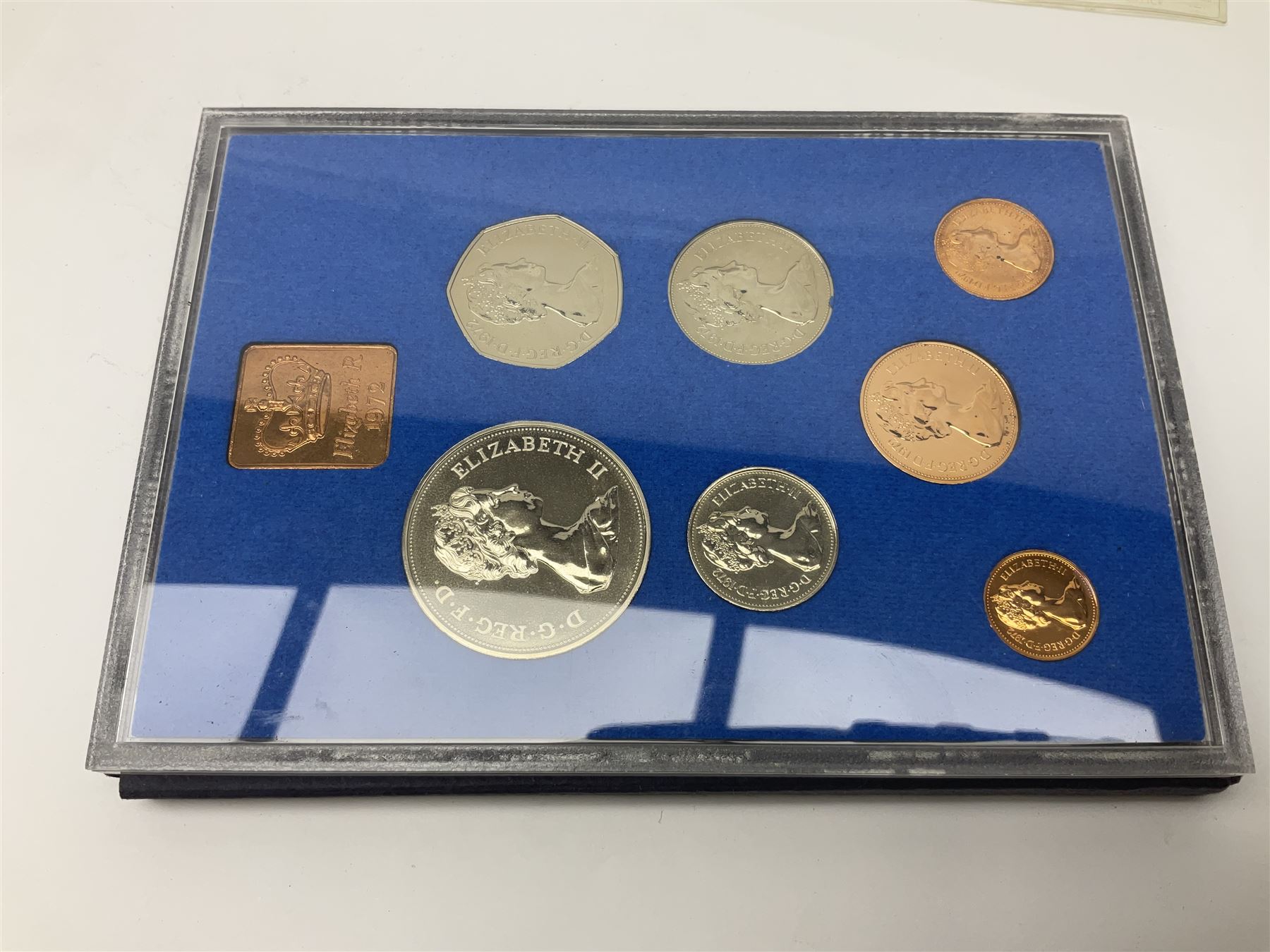 Great British and World coins, including halfcrowns, shillings, other pre-decimal coinage, The Royal Mint Great Britain and Northern Ireland 1972 coin set, commemorative crowns, various Irish coins etc
