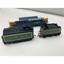 Hornby '00' gauge - Class A1/A3 4-6-2 locomotive 'Flying Scotsman' No.4472; Class A4 4-6-2 locomotive 'Mallard' No.60022; and Class B12 4-6-0 locomotive No.8544; all with tenders; and Lima Class 33 diesel locomotive 'Earl Mountbatten of Burma' No.33027; all unboxed (4)