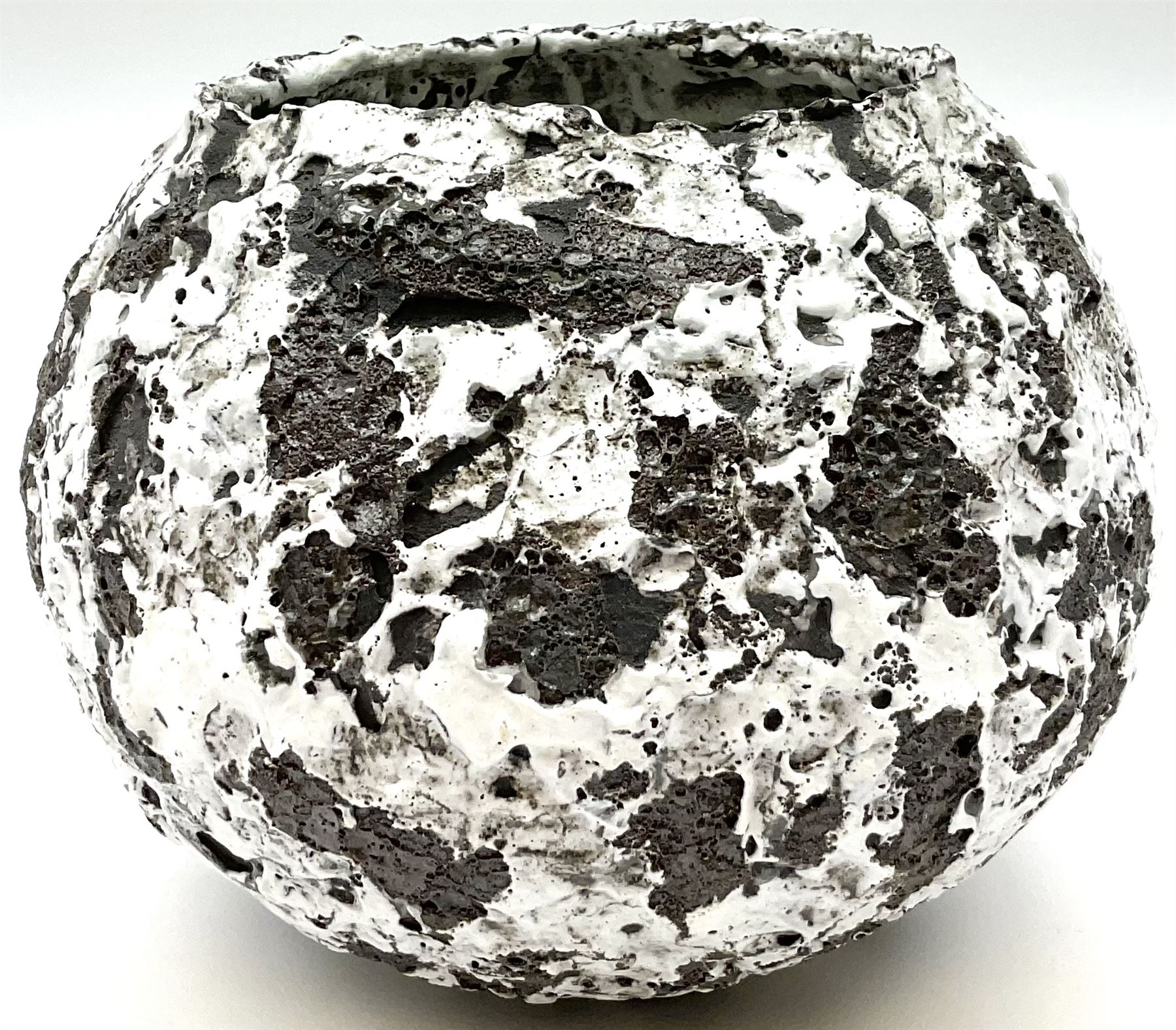 Stephanie Black (British, Contemporary) 'Volcano' studio pottery vase, impressed marks beneath H14cm 