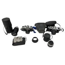 Quantity of cameras and lenses to includ