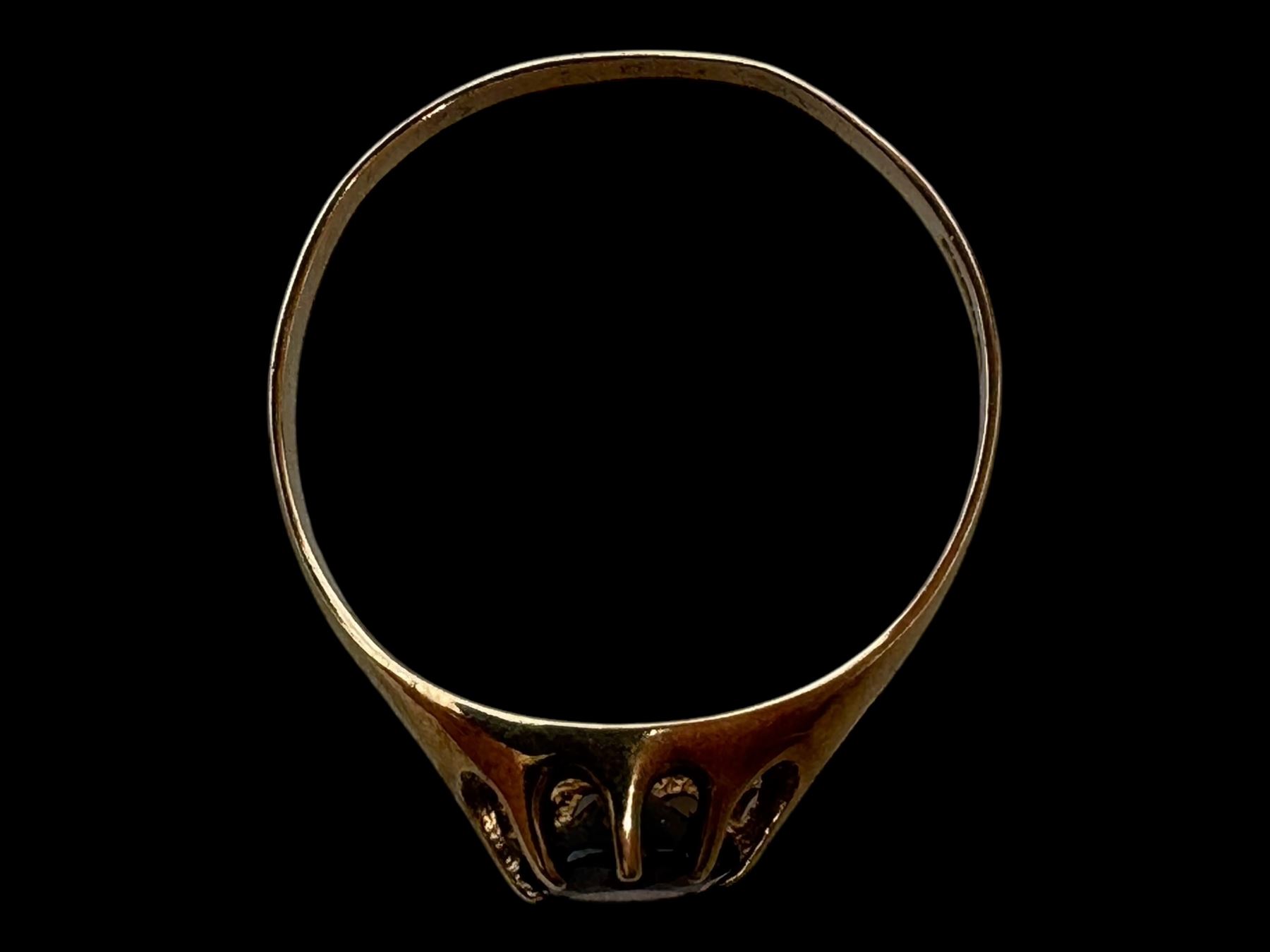 9ct gold illusion set diamond signet ring and a 9ct gold garnet ring