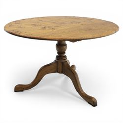 Traditional oak circular pedestal dining table, circular plank top, turned baluster column above three shaped legs