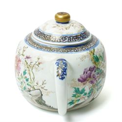 Japanese 19th century famille rose teapot, with Amsterdams Bont decoration, each face with chrysanthemums within a painted blue and gilt border, with six character kaisho style mark to underside of cover, H16cm 