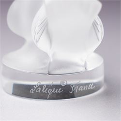  Lalique frosted glass figure of two cherubs  H8cm and another of two doves H4cm, both marked 'Lalique, France' (2)