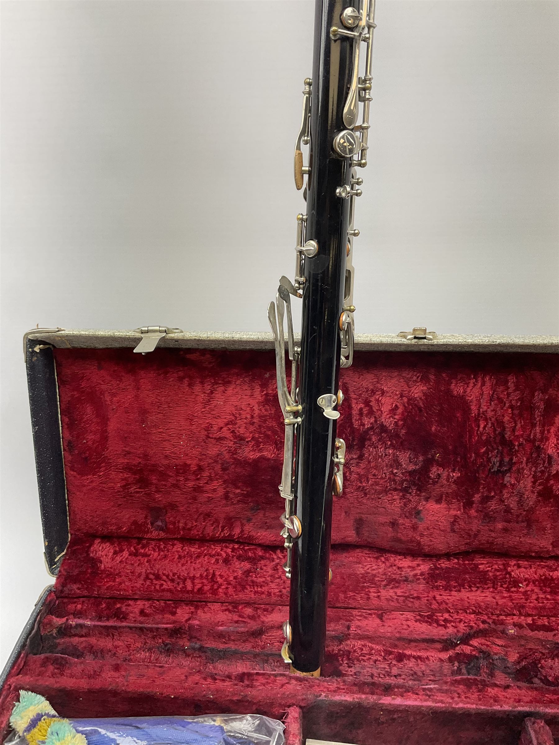 Selmer Bundy alto clarinet with nickel mounts and Yamaha 5C mouthpiece US Pat. 2775915 L81cm, in fitted carrying case with various accessories