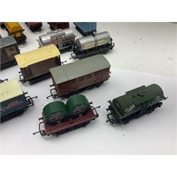 Various makers ‘00’ gauge - large quantity of rolling stock to include boxed Mainline, Graham Farish and Wrenn examples; loose examples to include Hornby, Tri-Ang, Joeuf etc 