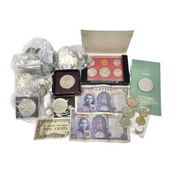King George V 1935 crown coin, King George VI 1951 Festival of Britain crown in maroon box, various pre decimal coins, Ireland 1928 florin, Queen Elizabeth II UK 2007 five pound coin, two 'The Farmers Bank of China' five yuan notes etc