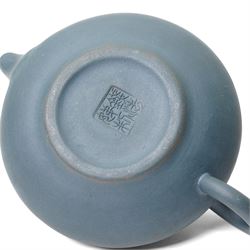 Three Chinese Yixing-style clay teapots, 20th century (3)