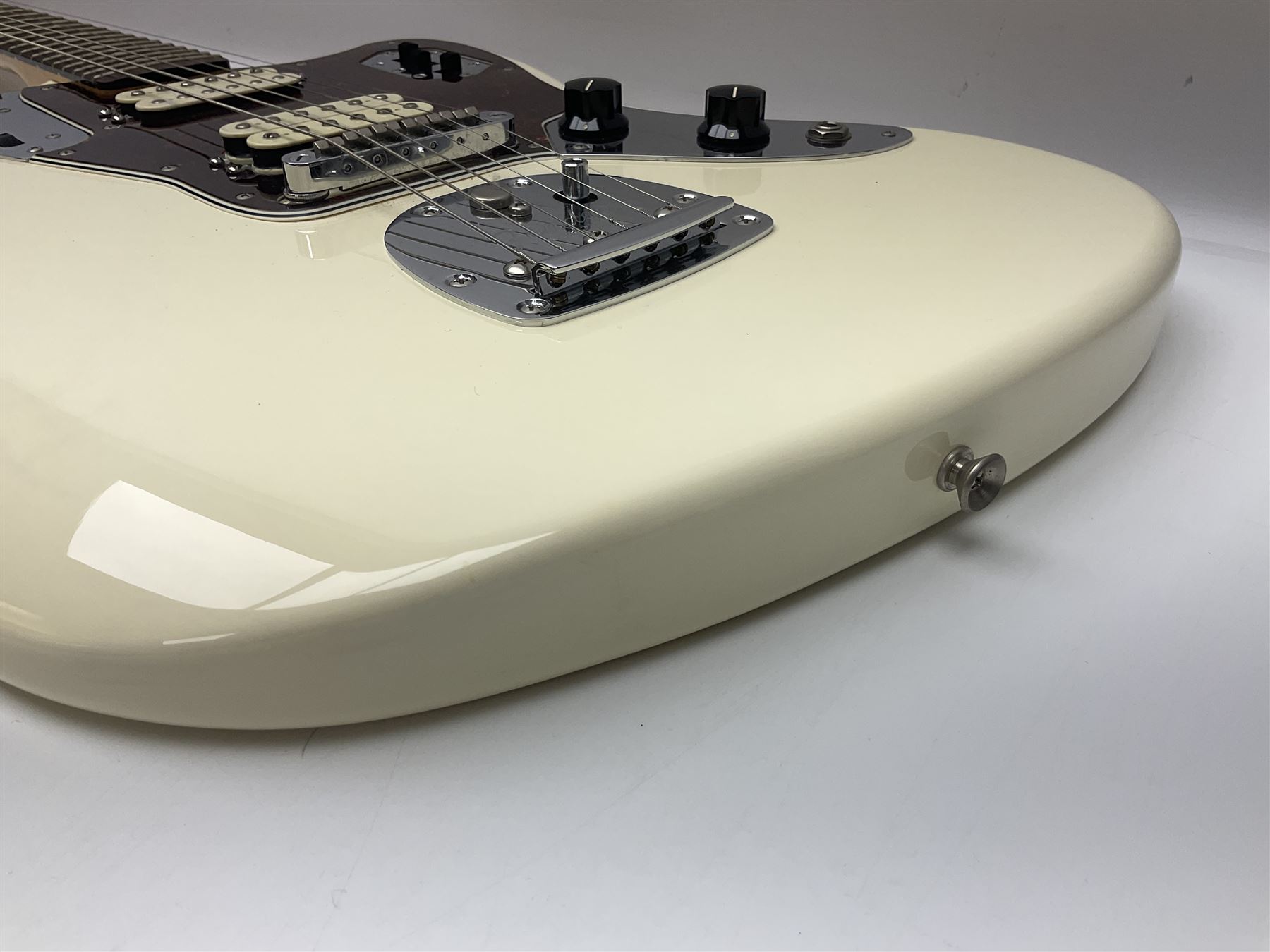 Mexican Fender Jaguar electric guitar with Humbucker pick-ups and tremolo arm, serial no.MX16741977, L101cm; in soft carrying case