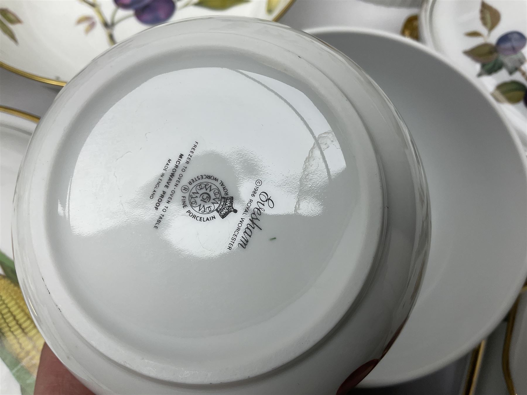 Royal Worcester Evesham pattern ceramics, including twin handled pot, oven dishes, pie dishes, bowls, jugs, etc together with other Royal Worcester ceramics 