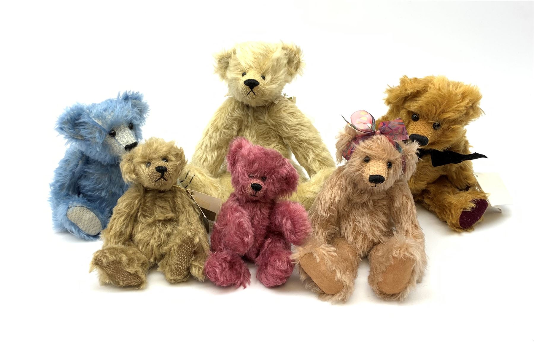 Six modern hand made teddy bears - 'Jingle' by Beechfield Collectors Bears H8