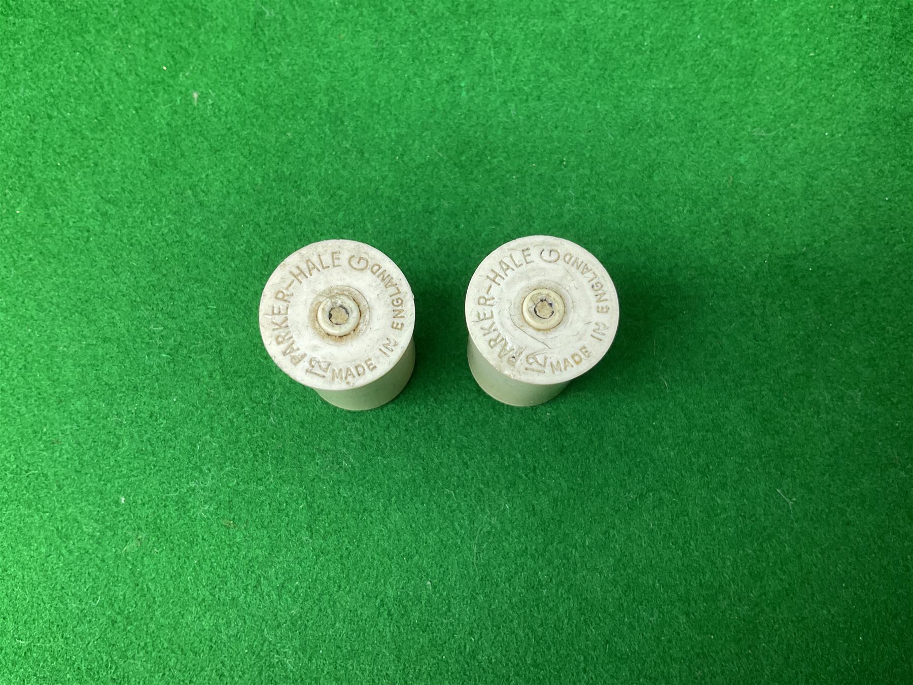 Midland Gun Company Birmingham & London 12-bore side-by-side box-lock non-ejector double barrel shotgun with 76cm damascus barrels, Prince of Wales style walnut stock with chequered grip and fore-end, top safety and engraved lock no.62160 L120cm overall; in scratch built baize lined wooden case. SHOTGUN CERTIFICATE REQUIRED.