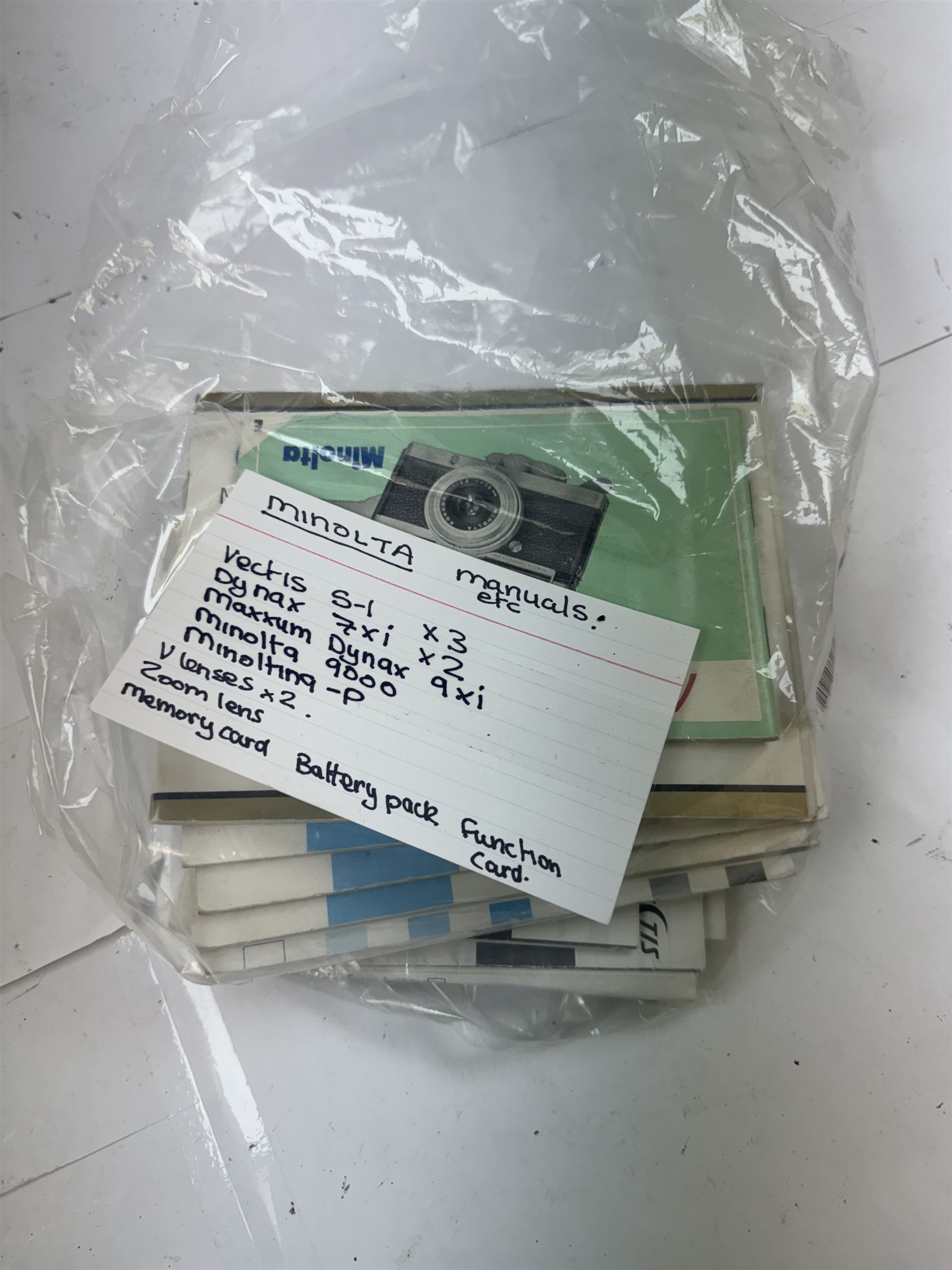 Six Minolta Dynax SLR camera bodies, comprising 800si serial no. 62703606, three 7xi examples, including one boxed example, serial nos. 20106944, 16123311 & 22107553, and two 9xi examples, serial no. 18209901 & 18202113, with three Minolta lenses, including Zoom xi 28-105mm 1:3.5(22)-4.5 lens, AF Zoom 28-85mm 1:3.5 (22)-4.5 lens and an AF Zoom 75-300mm 1:4.5(32)-5.6 lens, Hama carry case and other accessories