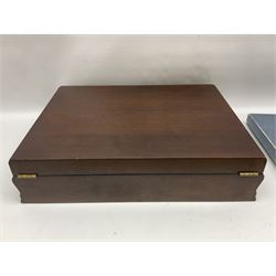 Flexfit canteen of cutlery in Kings pattern, with additional matching flatware  