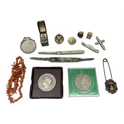 9ct gold money box charm, 9ct gold purple stone fob pendant, silver mother of pearl fruit knife, all hallmarked, United States of America 1922 silver Liberty one dollar coin, coral bead necklace and other vintage and later costume jewellery
