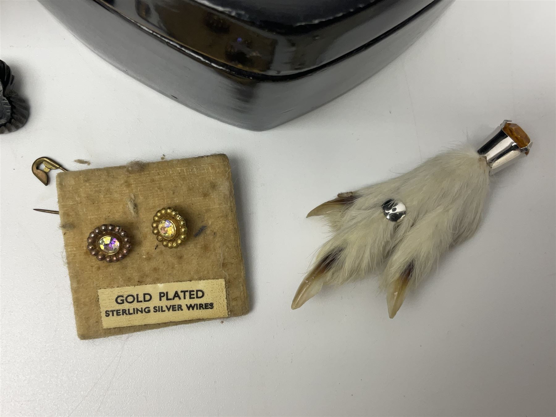 9ct gold and silver paste stone set ring, 9ct gold oddments and a collection of costume jewellery