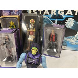 Miscellaneous toys to include Robert Harrop Fun Figurines of Captain Scarlet and Thunderbirds Braman the Robot; Thundercats Thundertank and Mumm-Ra; Stargate Mastadge Beast of Burden; various periodical issue metal figures for Star Wars, Buffy the Vampire Slayer, James Bond etc; all boxed (18)