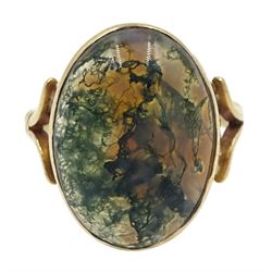 Early 20th century gold cabochon moss agate ring, stamped 9ct