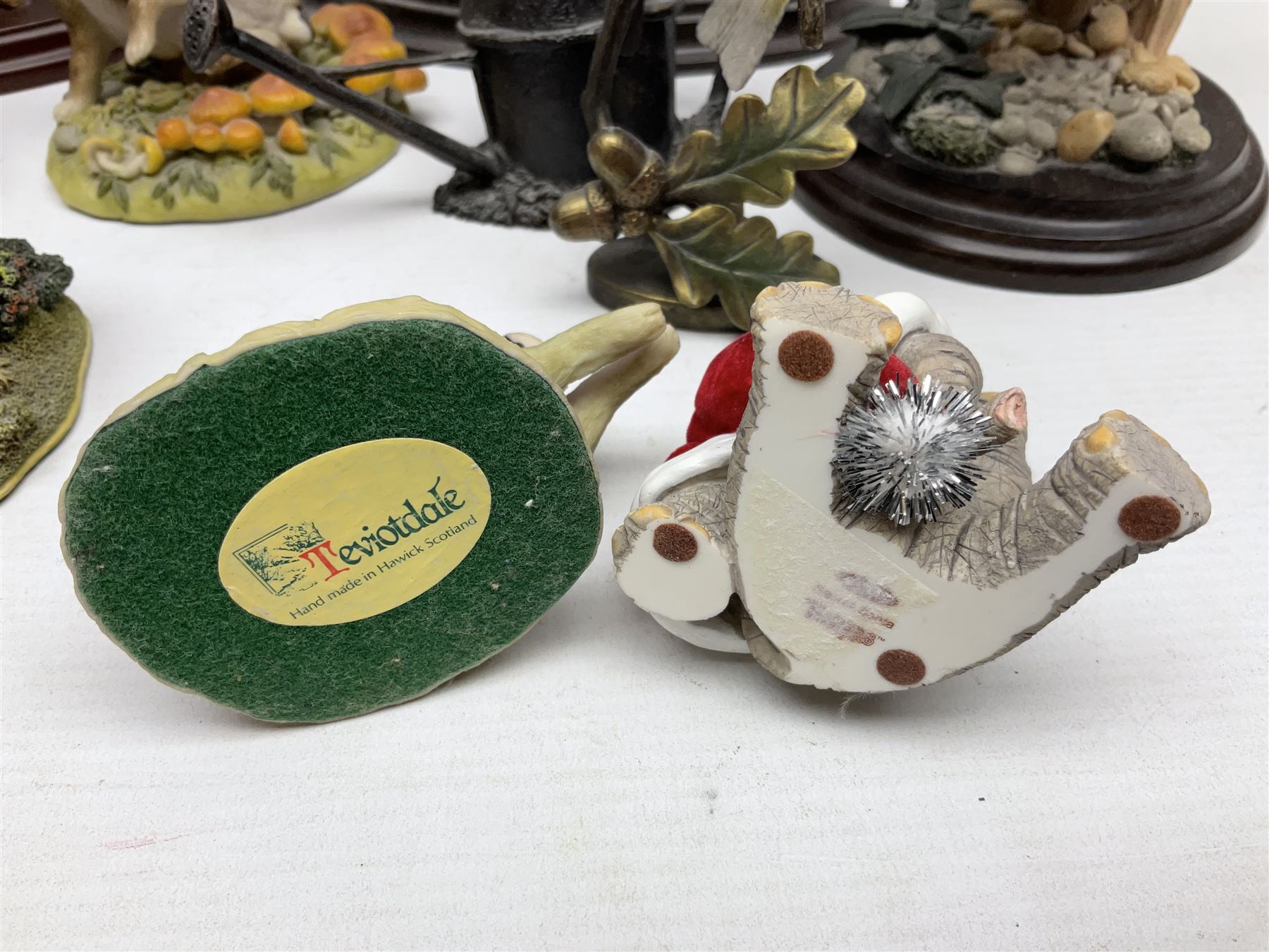 Country Artists figures, to include Bluetit, Elephant, Bluetit on tap etc, together with Lilliput Lanes and other similar items 