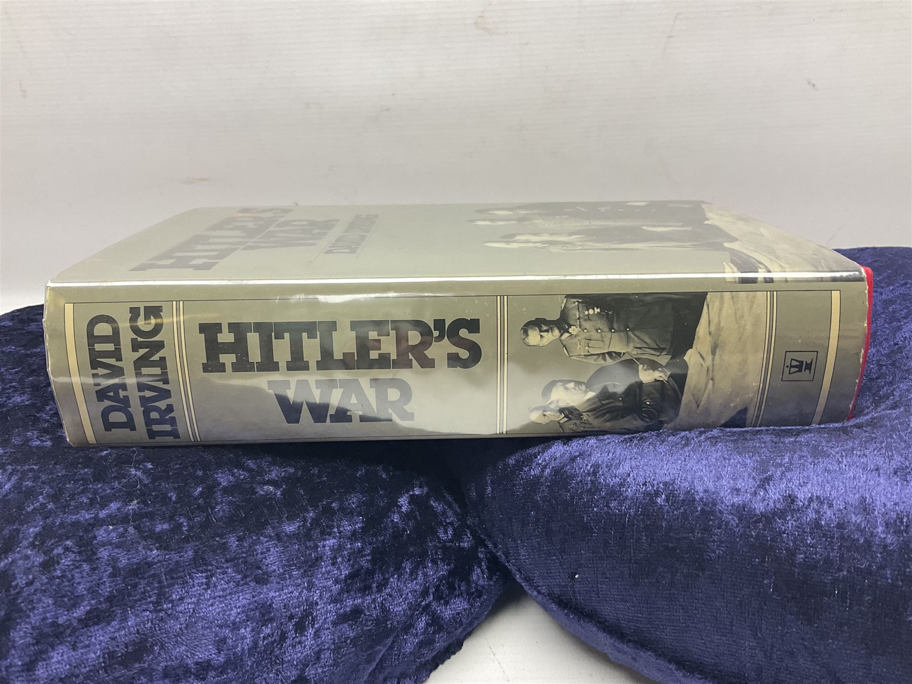 Irving David: Hitler's War. 1977 First GB printing. Dustjacket.