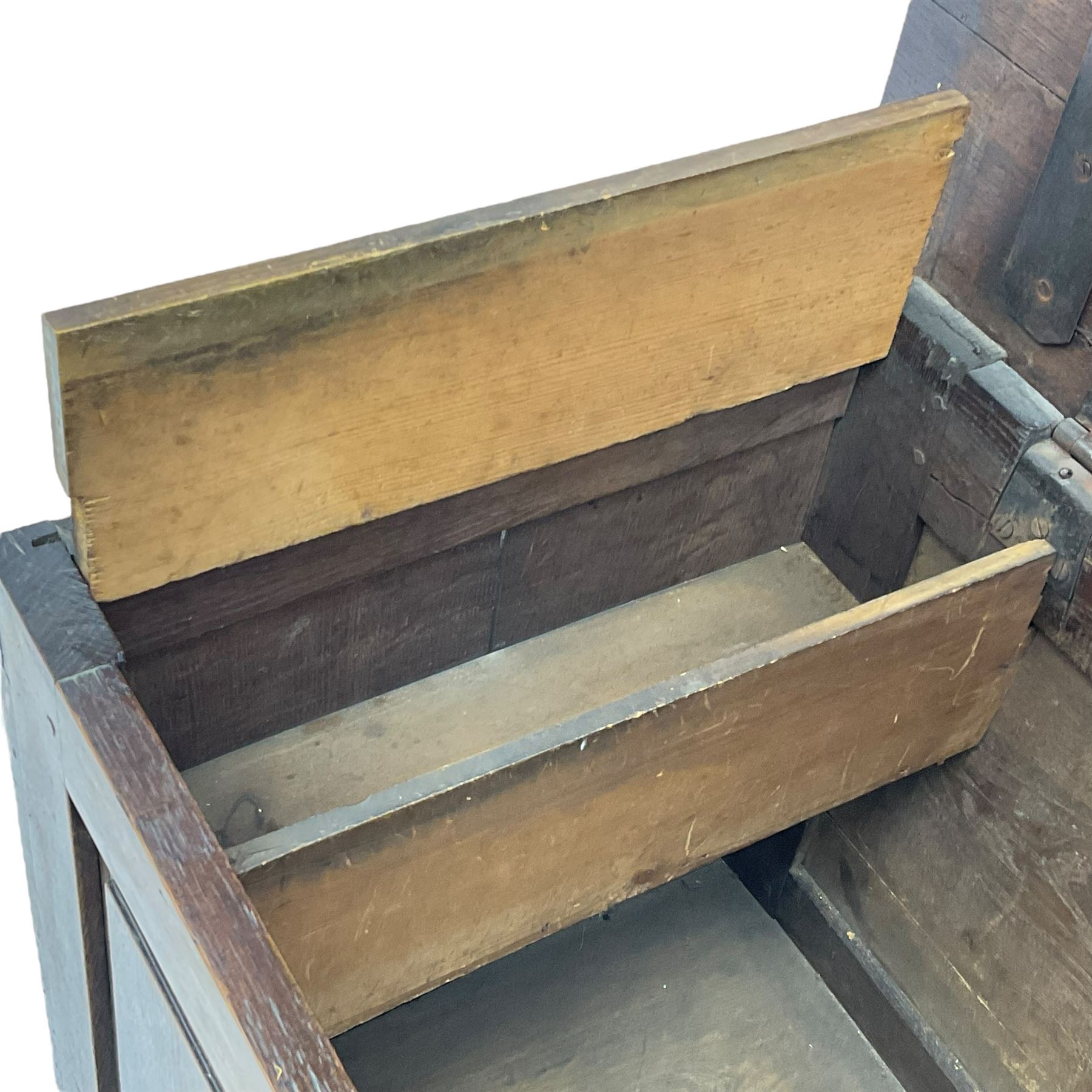 18th century oak mule chest, moulded hinged lid over panelled front, fitted with two moulded drawers