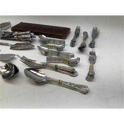 Canteen Oneida stainless steel canteen, to include eight dinner fork, nine knives, eight teaspoons, eight soup spoons, etc and other flatware, (approx 110)
 
