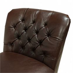 Contemporary buttoned brown leather day bed, upholstered in deep brown leather with tufted backrest, padded seat and turned oak supports