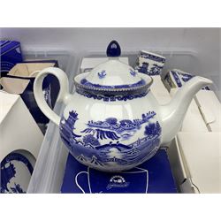 Large quantity of Ringtons blue and white Willow pattern ceramics, to include exclusive collectors examples, dinner plates, teapots, breakfast set, etc, predominantly boxed, four Capodimonte figures comprising example modelled as a girl reading with a puppy, boy giving a bone to a dog, boy reading on cushion and tramp boy sat cross legged with umbrella, together with three The Leonardo Collection figures comprising Midsummer Melody, Alfresco and Butterfly Catchers