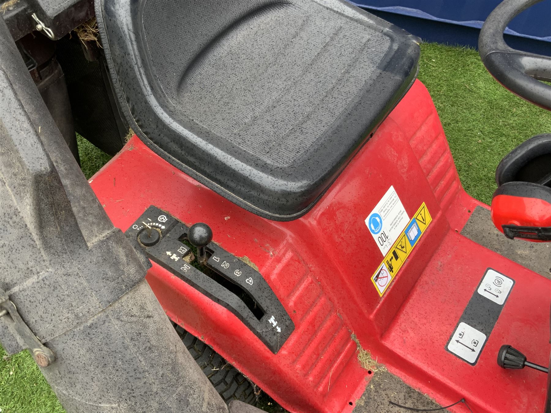 Jonsered LR 10 ride on lawnmower with grass collector - THIS LOT IS TO BE COLLECTED BY APPOINTMENT FROM DUGGLEBY STORAGE, GREAT HILL, EASTFIELD, SCARBOROUGH, YO11 3TX