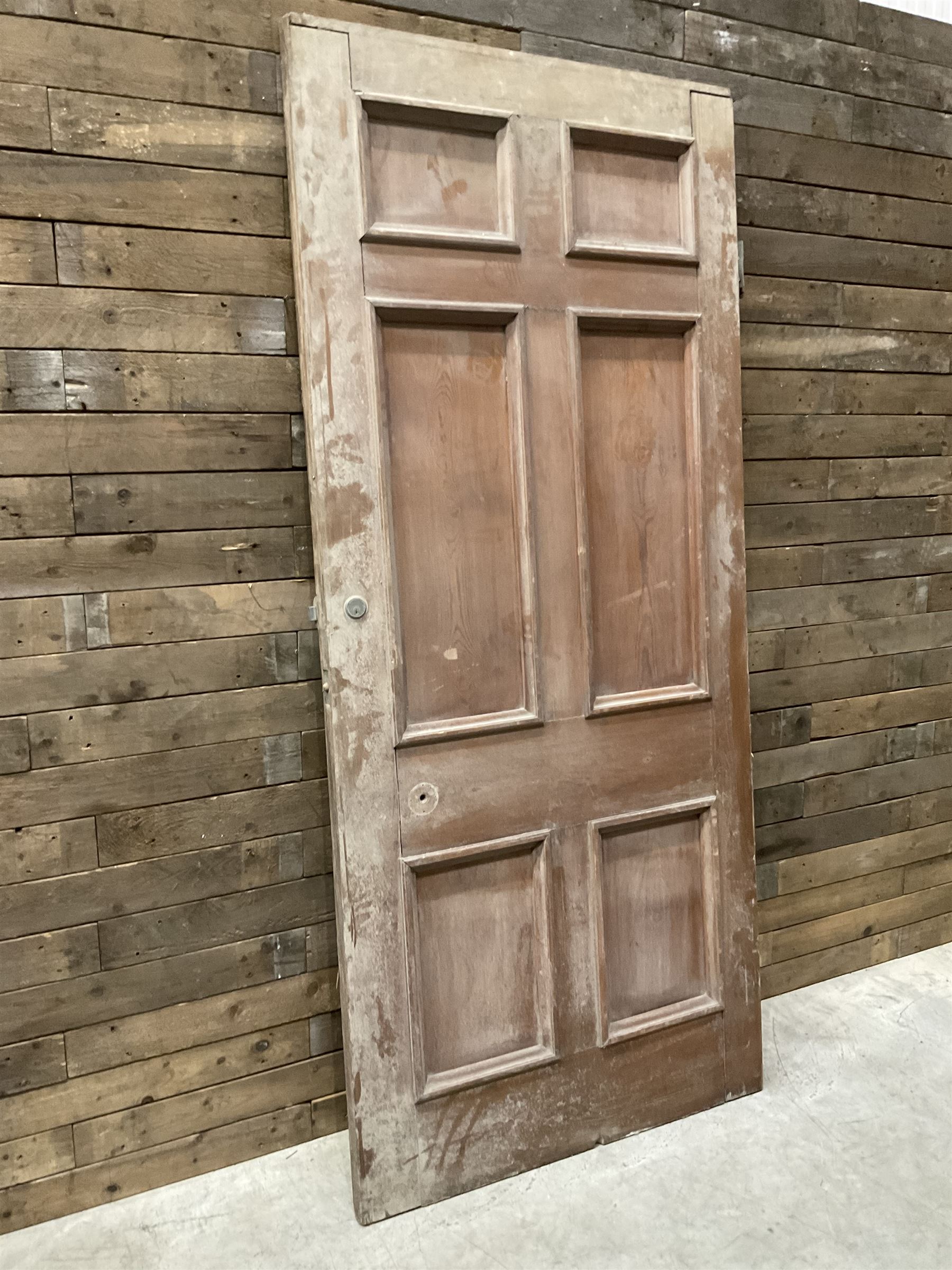 Five 19th century heavy pitch pine six panel doors

226cm x 99cm
228cm x 99cm
228cm x 100cm
228cm x 100cm
228cm x 99cm
