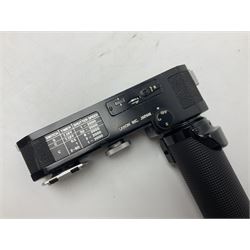 Collection of Canon lenses, to include 'Canon Lens FD 100mm 1:2.8', serial no 12821, 'Canon Lens FD 200mm 1:4' serial no 245313, 'Macro Canon Lens FL 50mm 1:3.5', serial no. 25505, 'Canon Lens FD 135mm 1:3.5 etc, together with other Canon equipment, including Bellows FL, Slide Duplicator etc 