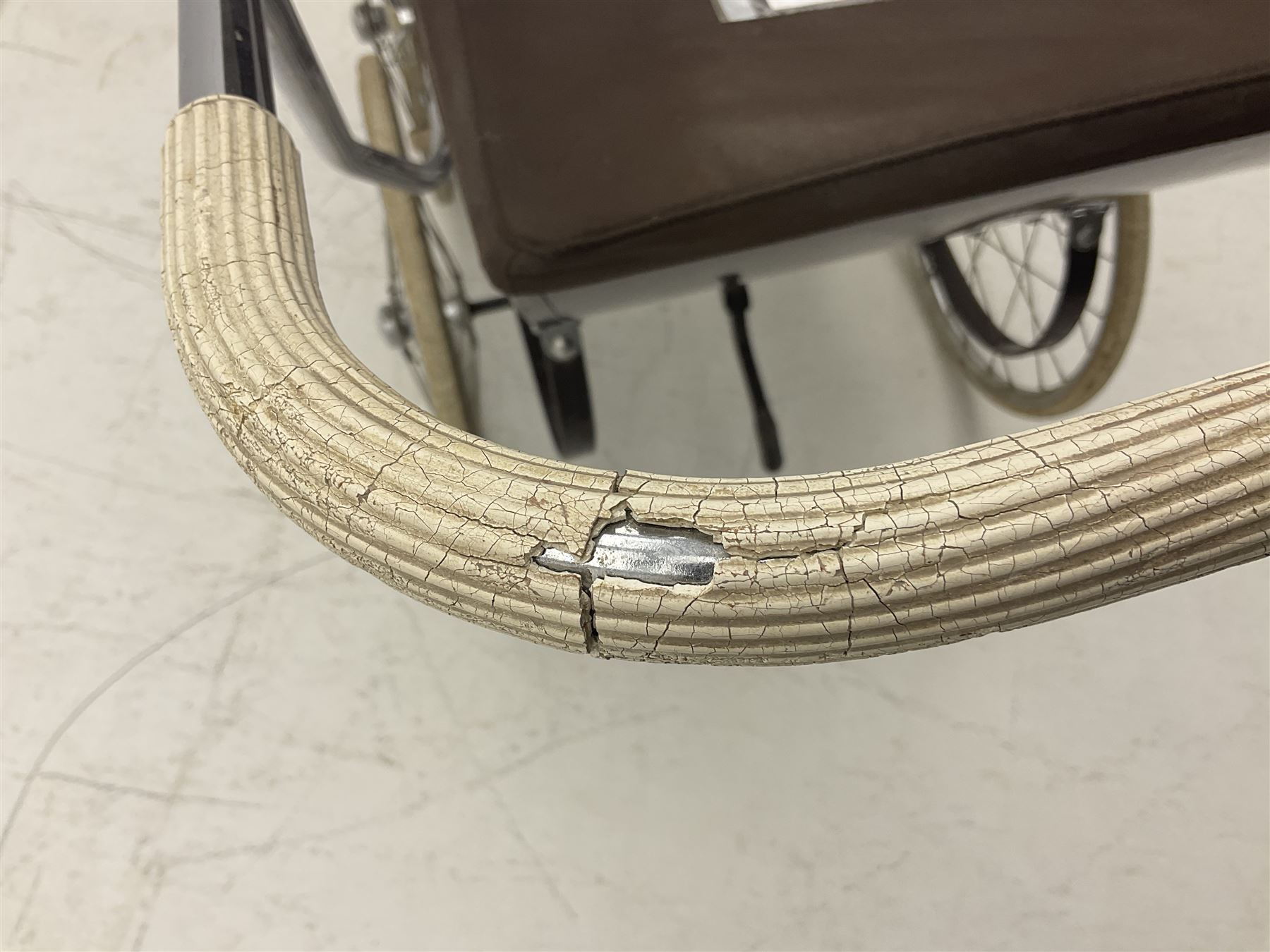 Marmet coach built 1964 pram, with detachable body, brown coachwork and hood, L118cm, H113cm