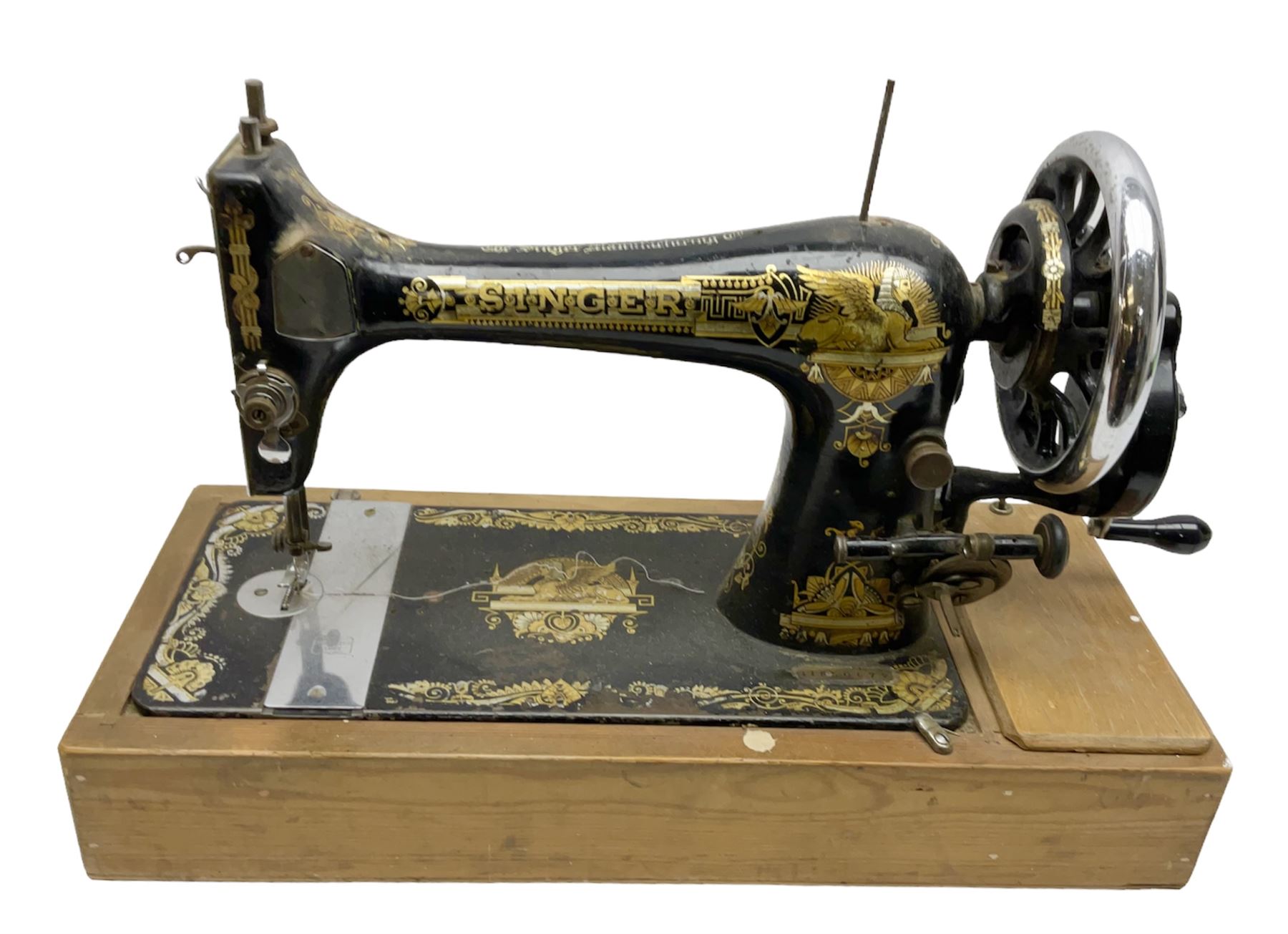 Singer sewing machine, serial no 1155087, H29cm