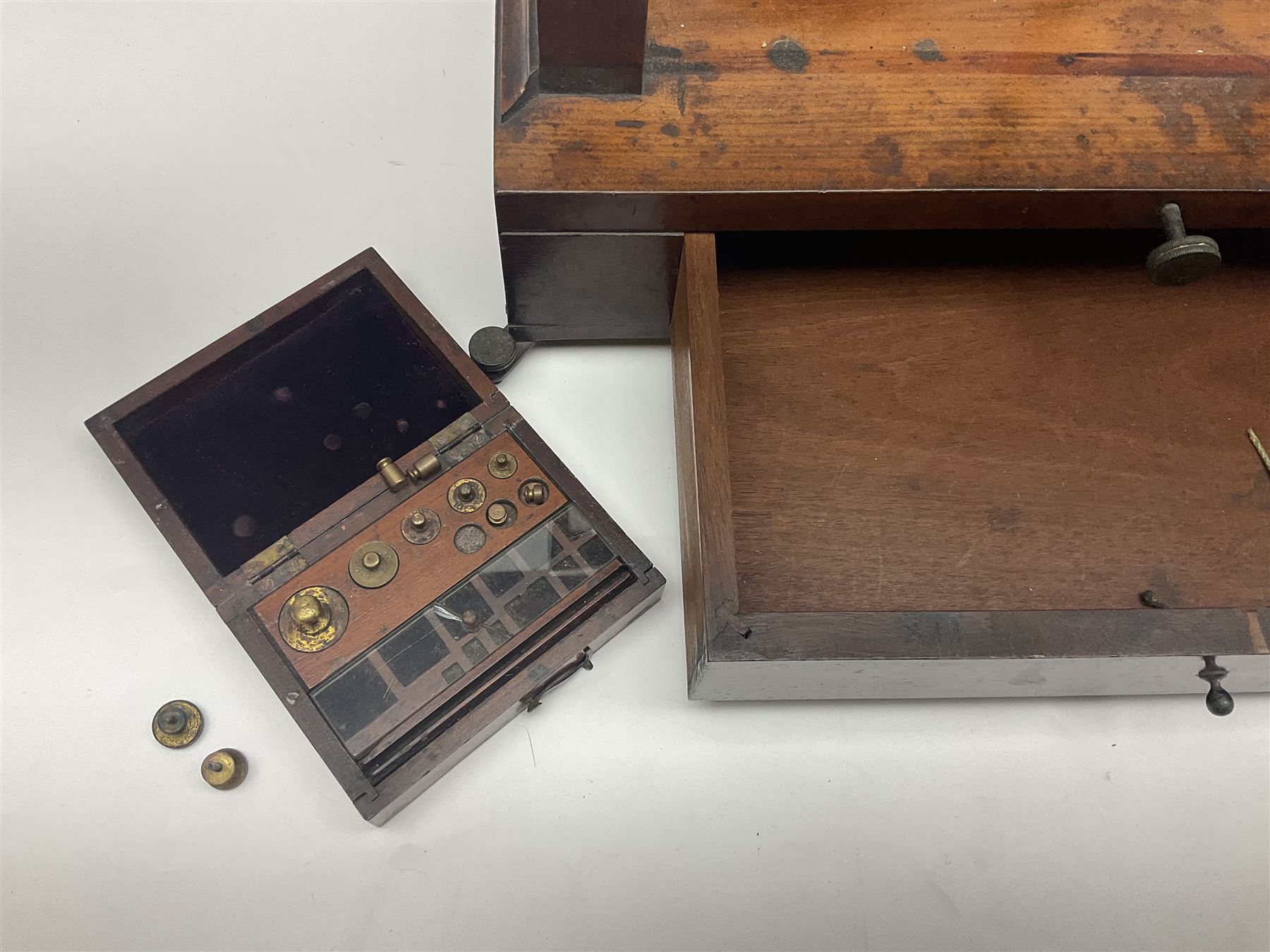 19th century Beckers & Sons, Rotterdam, mahogany cased scales and weights, H34cm 