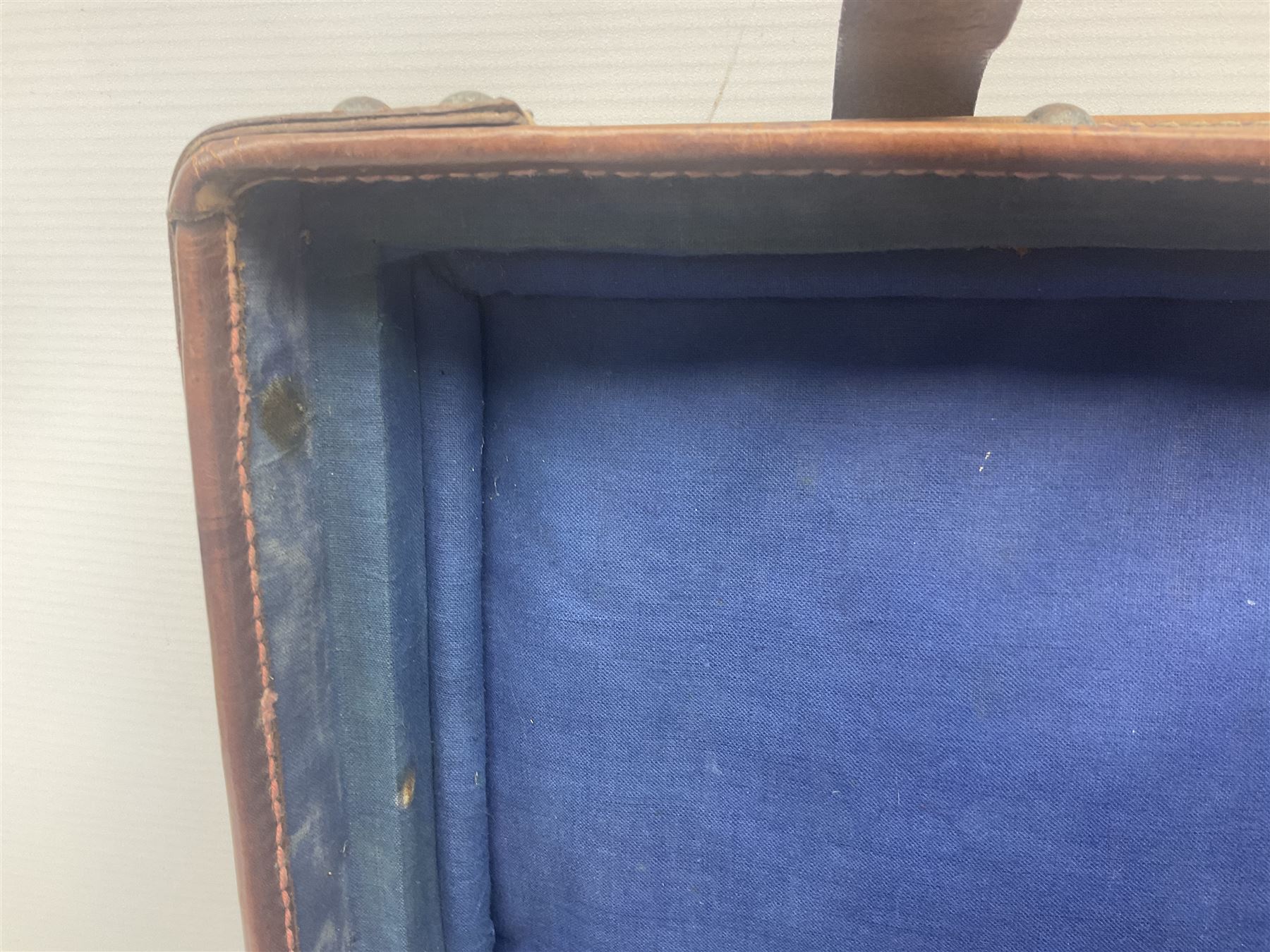 Late 19th/early 20th century stitched and studded leather portmanteau type suitcase with expanding lid and straps, L61cm