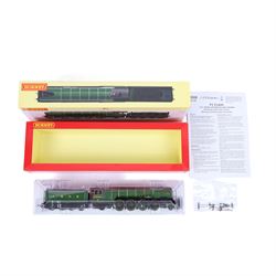 Hornby 00 Gauge no.R3207 LNER Class P2 2-8-2 'Cock O' The North' locomotive and tender no....