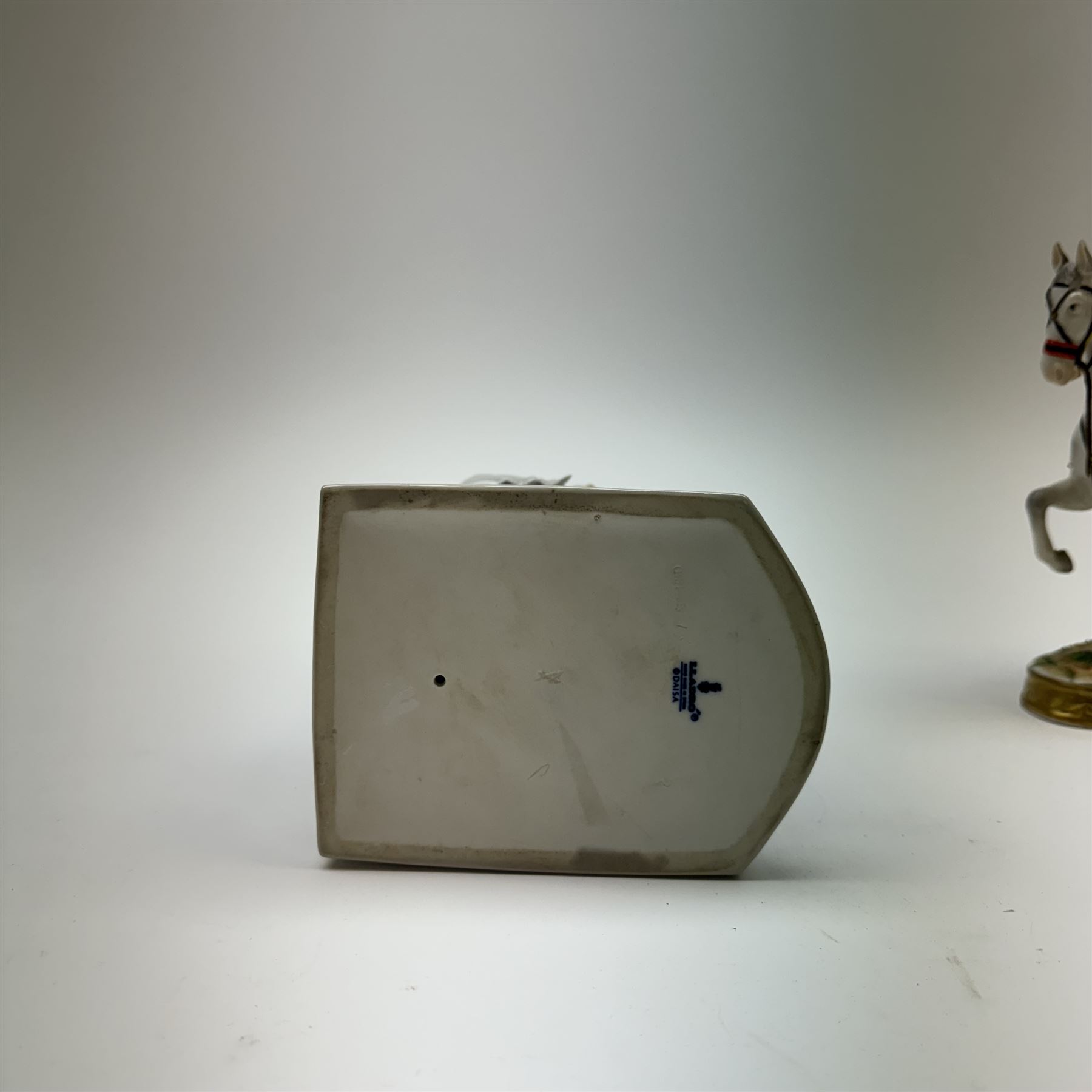 Lladro figurine Sewing a Trousseau, no 5126, H29cm