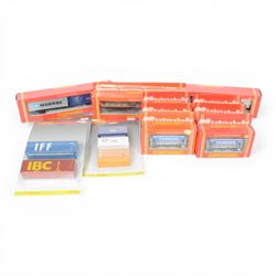 Hornby 00 gauge rolling stock and containers, comprising six R015 'Yeoman' Hopper Wagons, ...