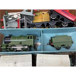 Hornby '0' gauge - No.201 Tank Goods Set containing Type 101 clockwork 0-4-0 Tank Locomotive LNER 460, green, Esso Tanker Wagon in silver, open top wagon in grey, low sided wagon with timber load and track; original pictorial box; together with another Hornby set box containing Class 501 clockwork 0-4-0 locomotive and tender No.1842, various wagons including crane, level crossing, buffer stops etc (2)