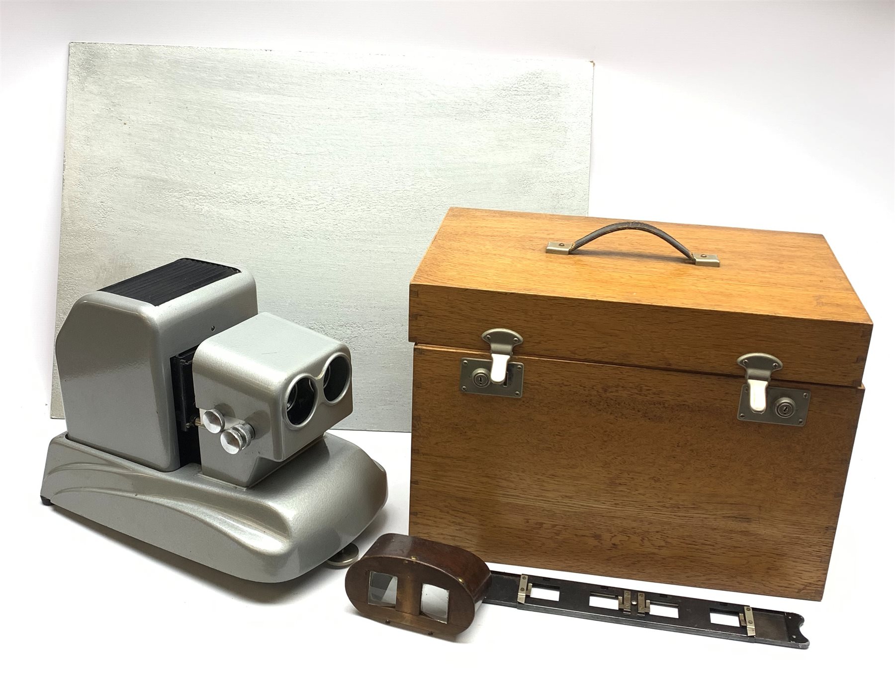 West German 3-D slide projector with dual CassarP Steinheit Munchen 1:2.8/80mm lens W39cm H28cm, in oak carrying case; together with Bell & Howell projection screen on folding stand, silvered reflection board and quantity of 3-D glasses etc