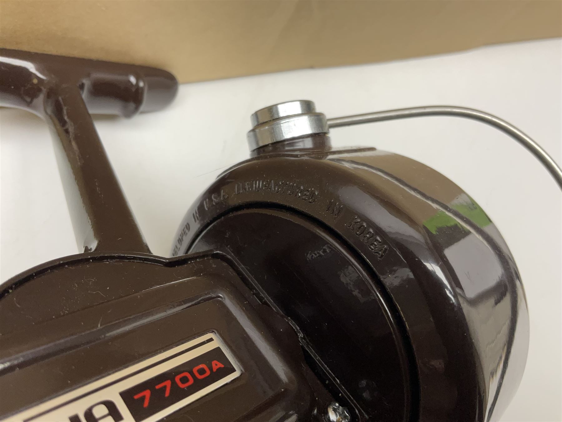 Daiwa 7700A fishing real, together with ice skate blades, pen nibs and other collectables 